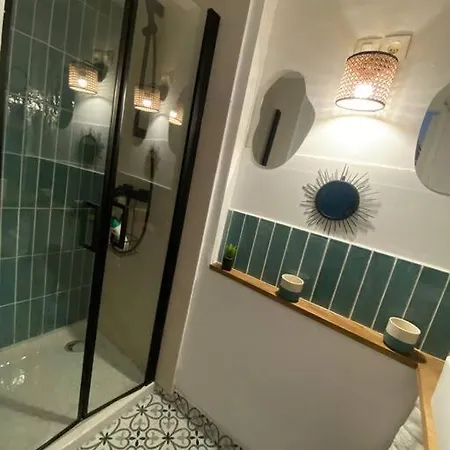 Апартаменты Le Petit Vendome Avec Terrasse *